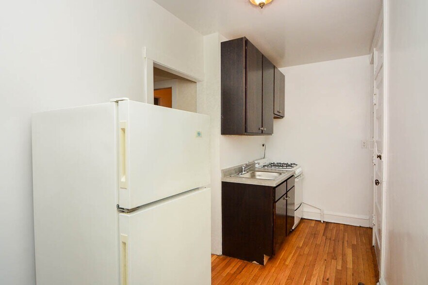 Building Photo - 3302 W Schubert Ave