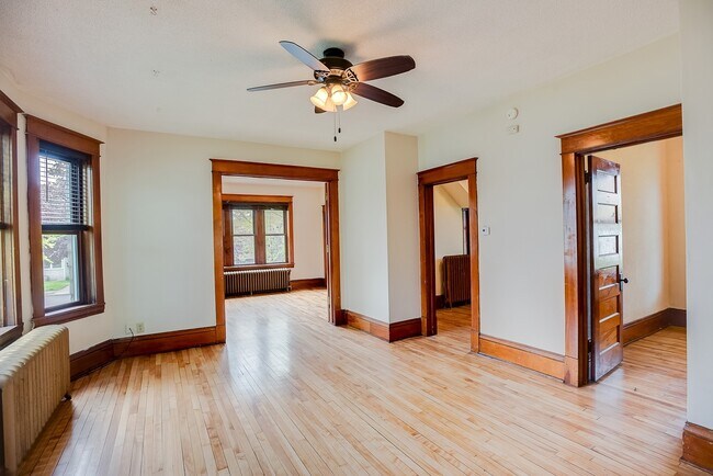 Building Photo - 1360 Dale St N