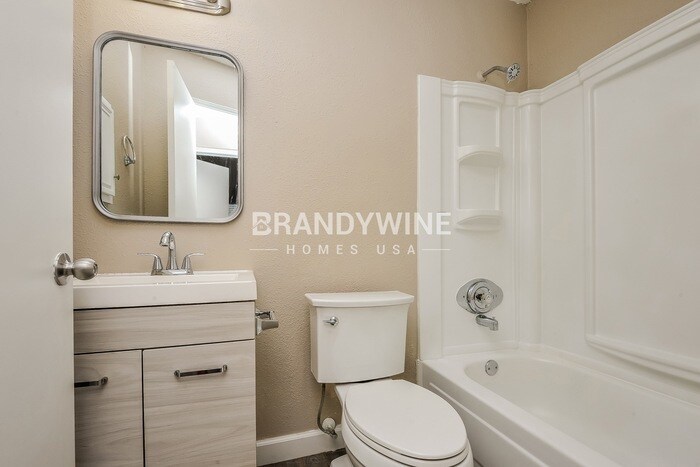 Building Photo - 737 Lionel Way