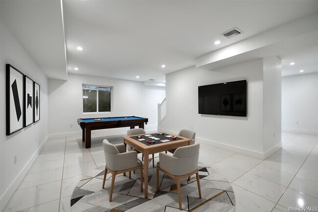 Building Photo - One Manhasset Ave