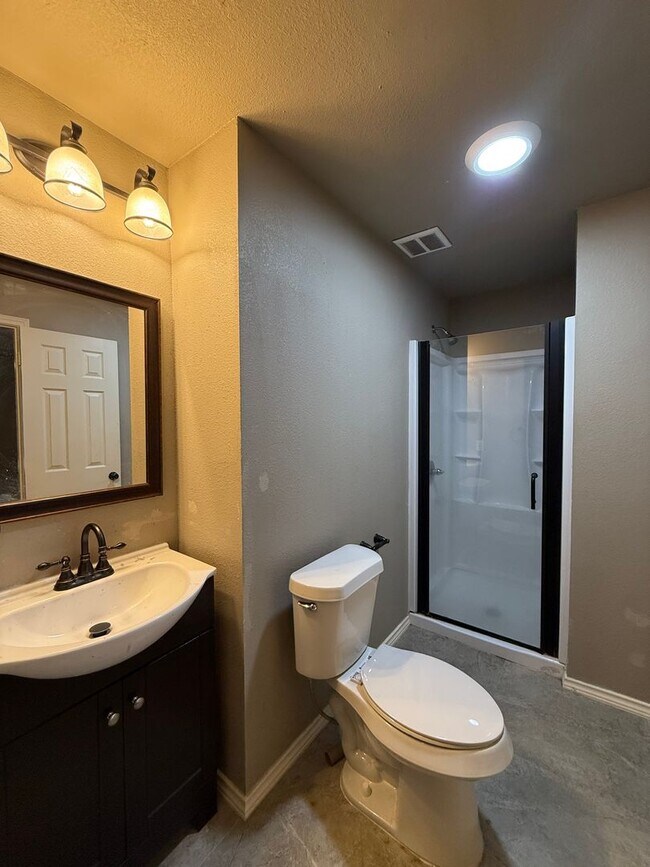 Building Photo - 3 bedroom 2 bathroom house in 76137