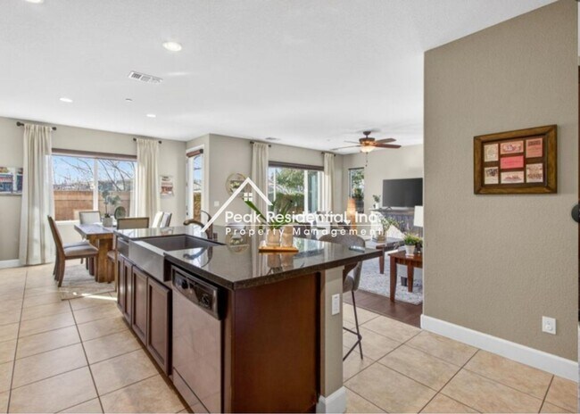 Building Photo - Beautiful 3bd/2.5ba Folsom Home with 2 Car Garage!