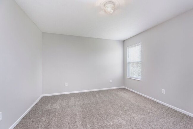 Building Photo - 4 Bedroom with a 3 Car Garage in Zionsvill...