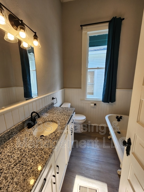 Building Photo - 2908 10th Ave