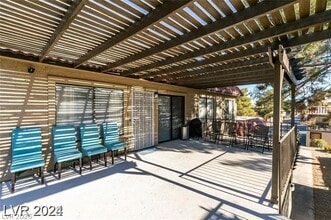 Building Photo - 1887 Apricot Ct