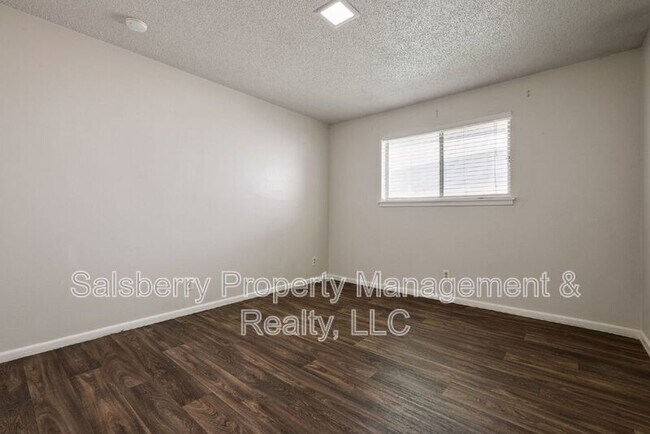 Building Photo - 4913 Westlake Dr