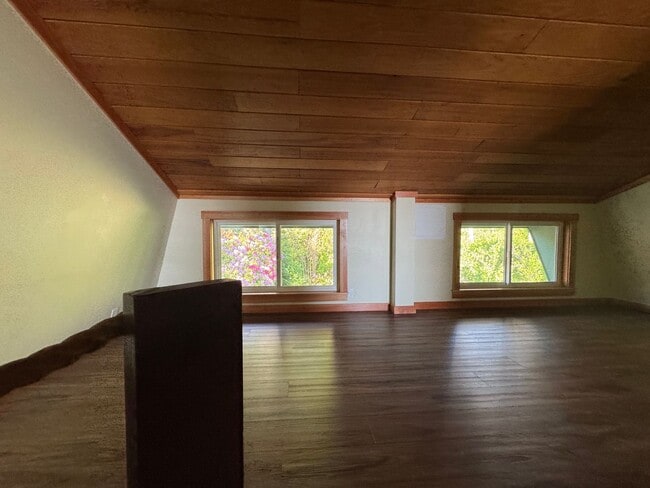 Building Photo - Beautiful Ocean Front Home in Seal Rock!