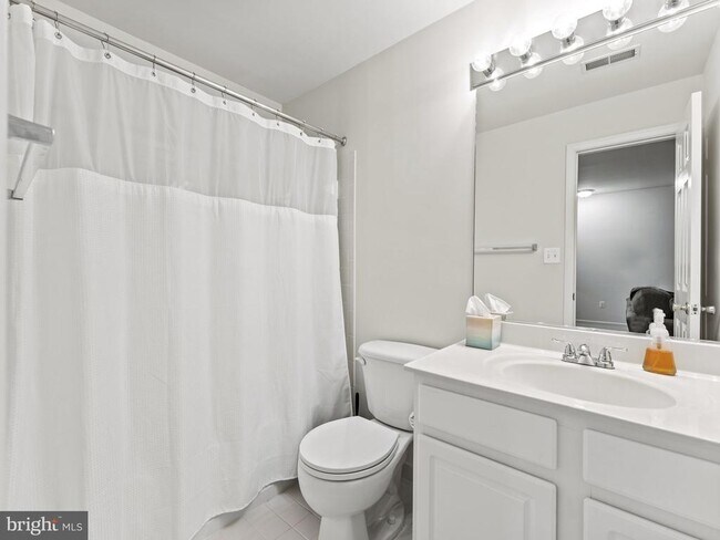 Building Photo - 8873 Royal Doulton Ln