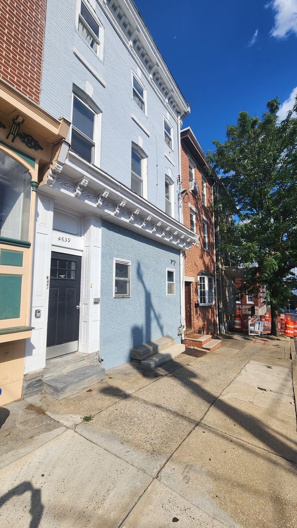 Building Photo - Beautiful studio in a great Manayunk location