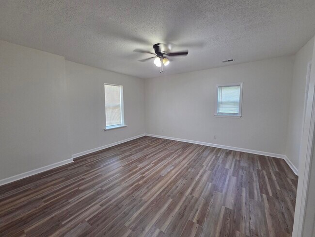 Building Photo - 1495 Alta Vista Ave