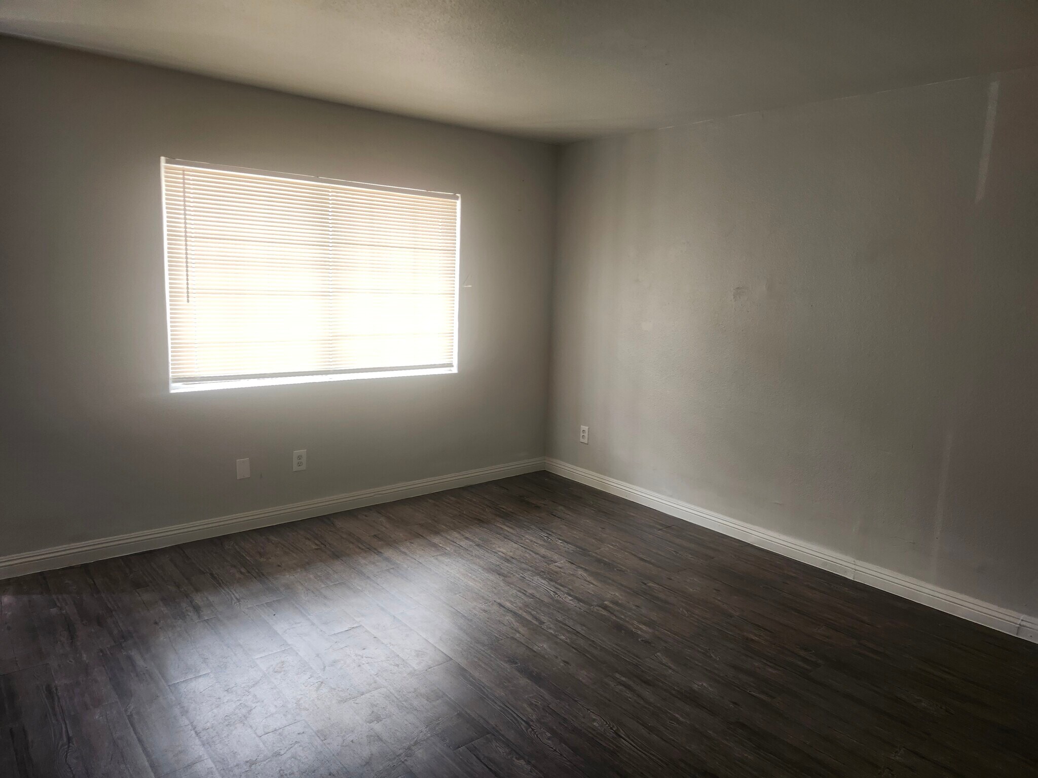 Building Photo - 3437 E Cheyenne Ave