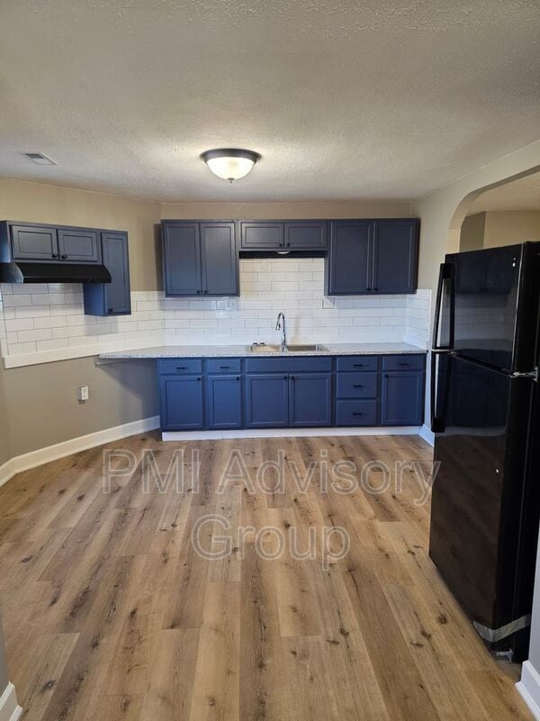 Building Photo - 1407 NE Sardou Ave