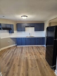 Building Photo - 1407 NE Sardou Ave