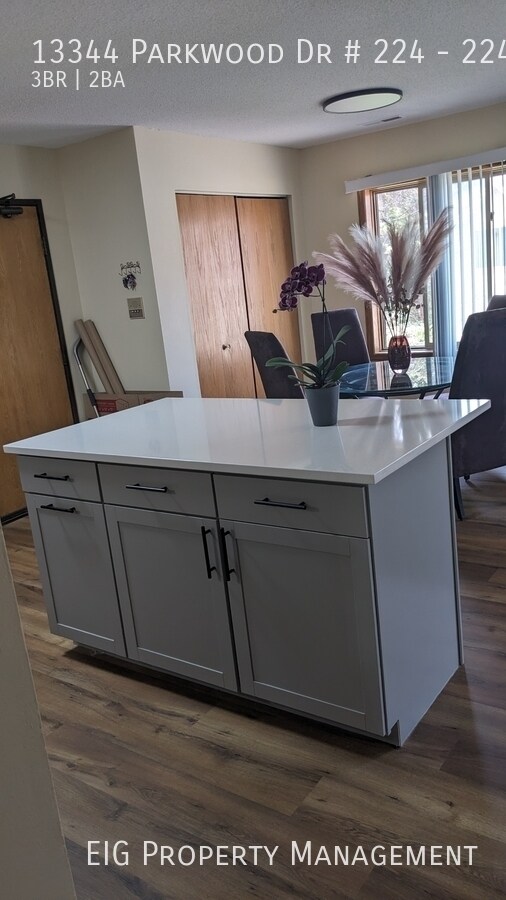 Building Photo - 13344 Parkwood Dr