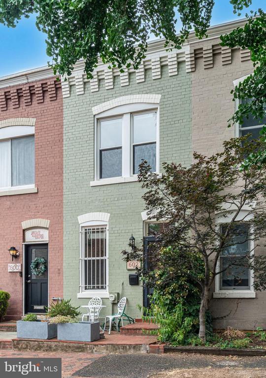 Building Photo - 602 14th Pl NE