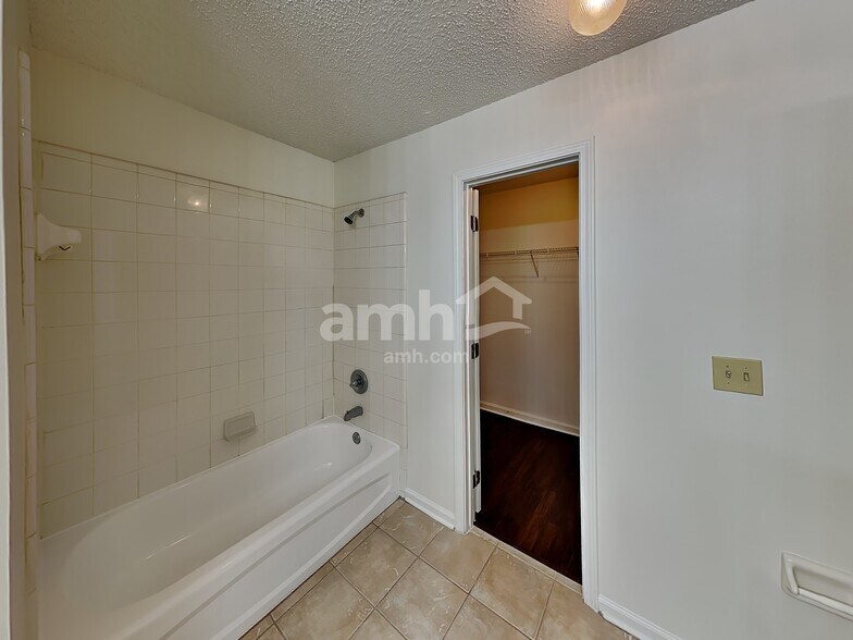 Building Photo - 7804 Spring Branch Dr S