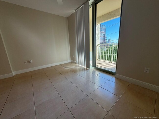 Building Photo - 610 Clematis St