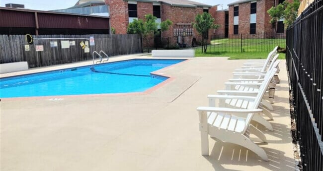 Swimming Pool at Willow Woods - Willow Wood Apartments