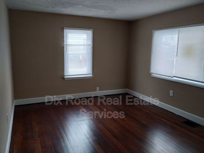 Building Photo - 1724 Parkamo Ave