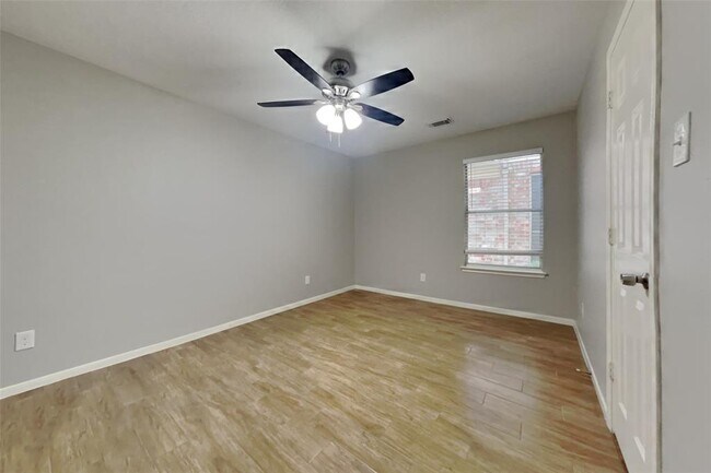 Building Photo - 2146 Berkshire Elm St