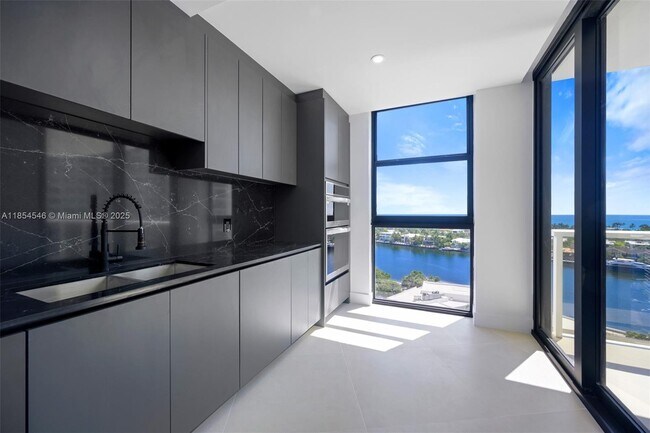 Building Photo - 20281 E Country Club Dr