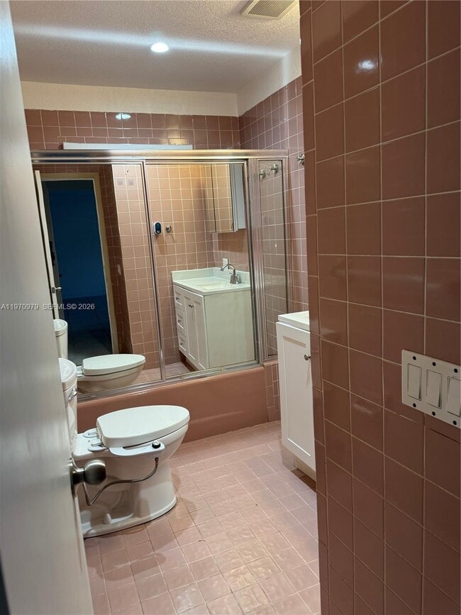 Building Photo - 470 NE 127th St