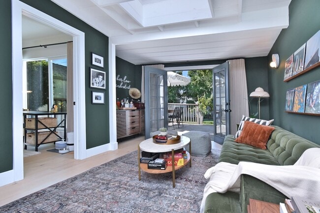 Building Photo - Stunning Spanish Home