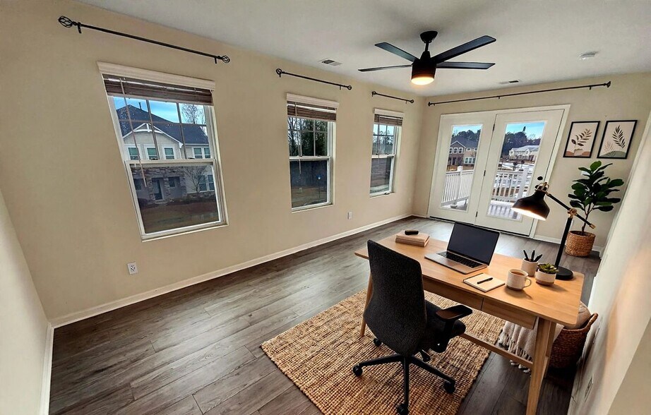 Building Photo - 11052 Chalkbark Ln