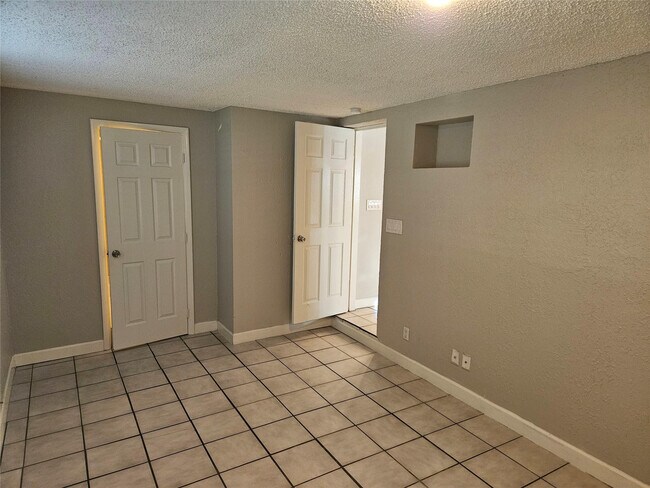 Building Photo - 2586 NW 58th Ave