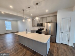 Building Photo - 500 Husky Trl