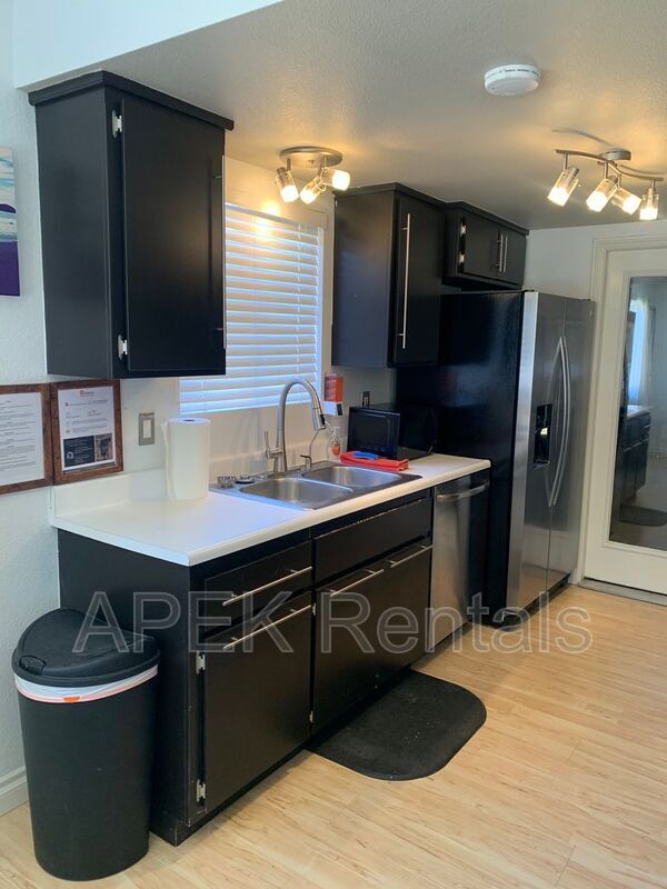 Building Photo - 61493 Desert Air Rd