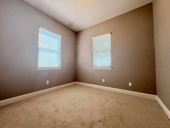 Building Photo - Beautiful 3 Bedroom, 2 Bathroom Home Walking Distance To The Fountains / Galleria!