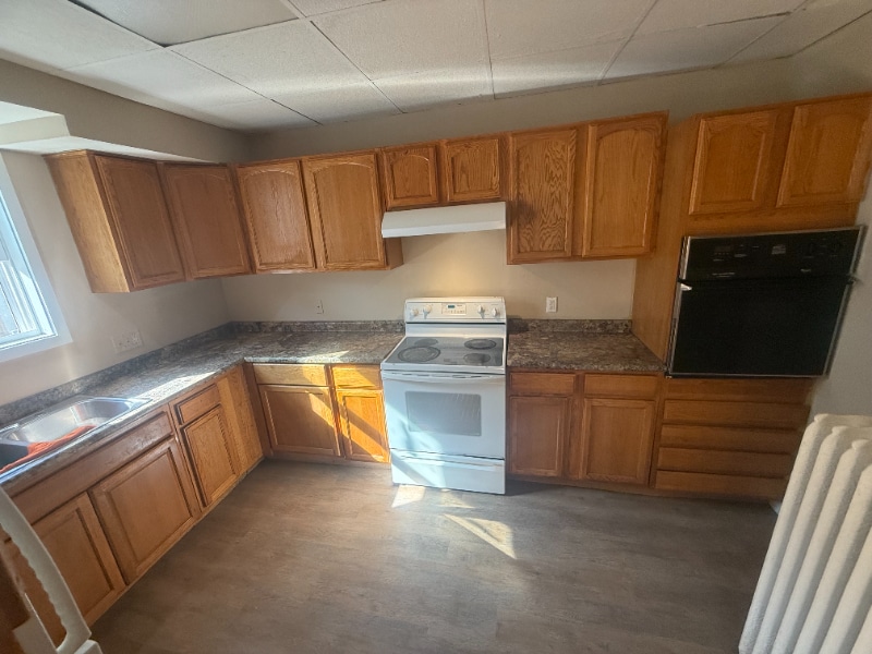 Building Photo - 350 George St W