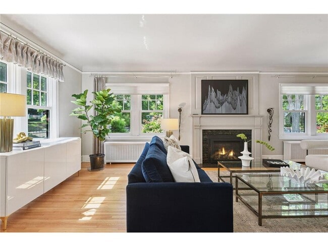 Building Photo - 3933 Zenith Ave S