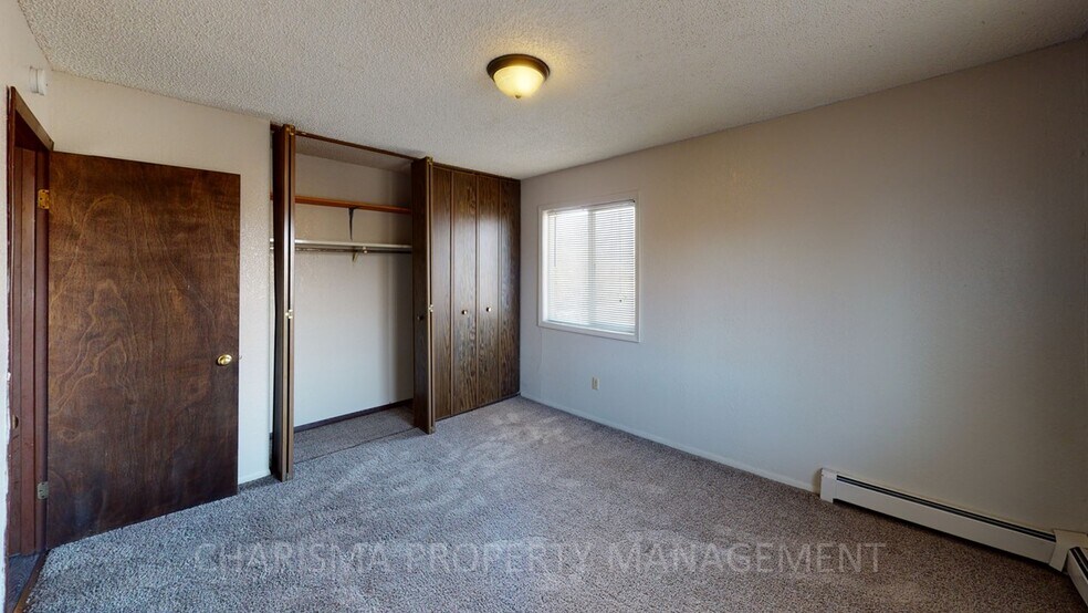 Building Photo - 412 S Thompson Ave