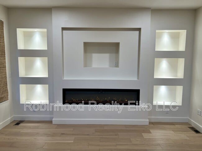 Building Photo - 753 Oak St