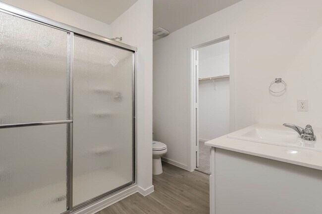 Building Photo - 3222 Roslyn Grist