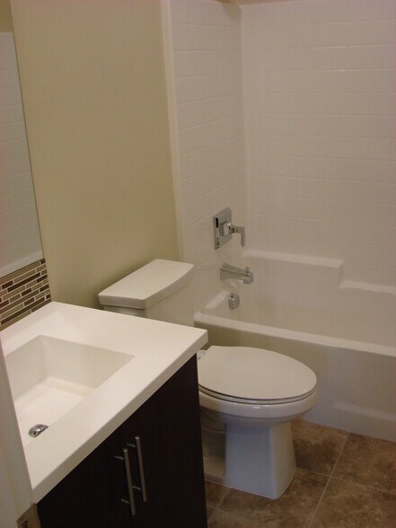 Building Photo - 2180 Cosmo Way