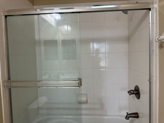 Building Photo - Top Floor Condo at Lakeside at Lakes of Wi...