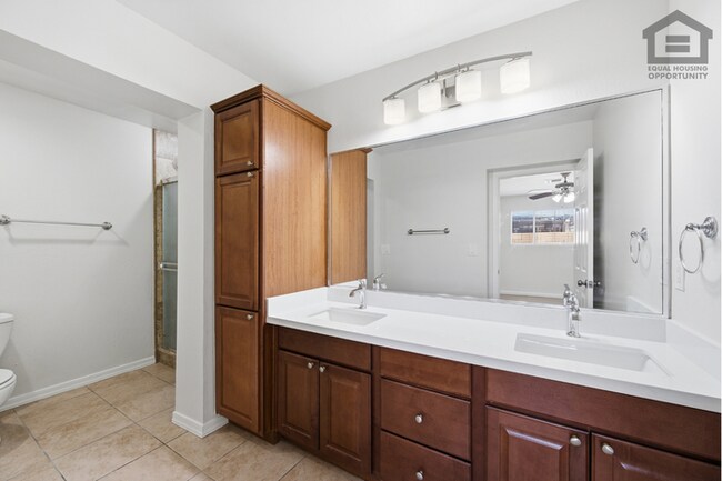 Building Photo - 4Bed/2Bath House at 35th Ave/Cactus! Ready for Immediate Move-In! -- NO HOA! FULLY REMODELED!