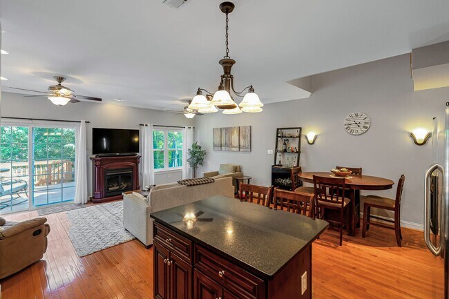 Building Photo - Beautiful 3 Bedroom Bridgeport Townhome!