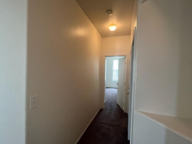 Building Photo - Great single story 3 bedroom house for rent!