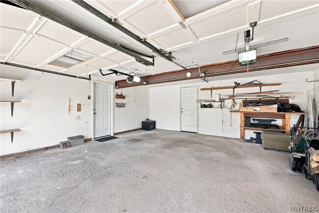 Building Photo - 35 Tomcyn Dr