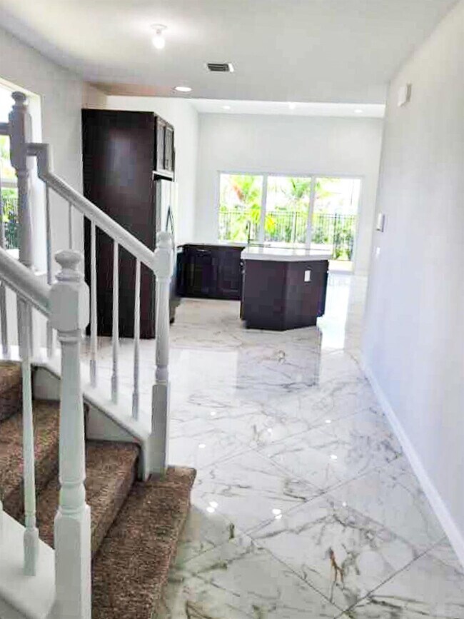 Building Photo - 5300 Thatcher Ct