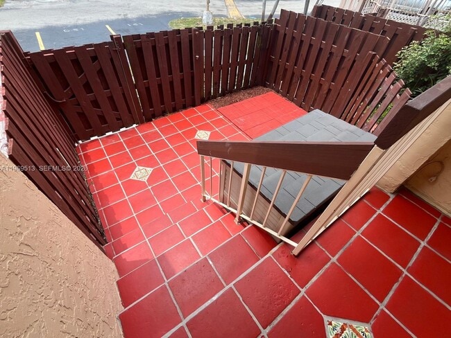 Building Photo - 271 W Park Dr