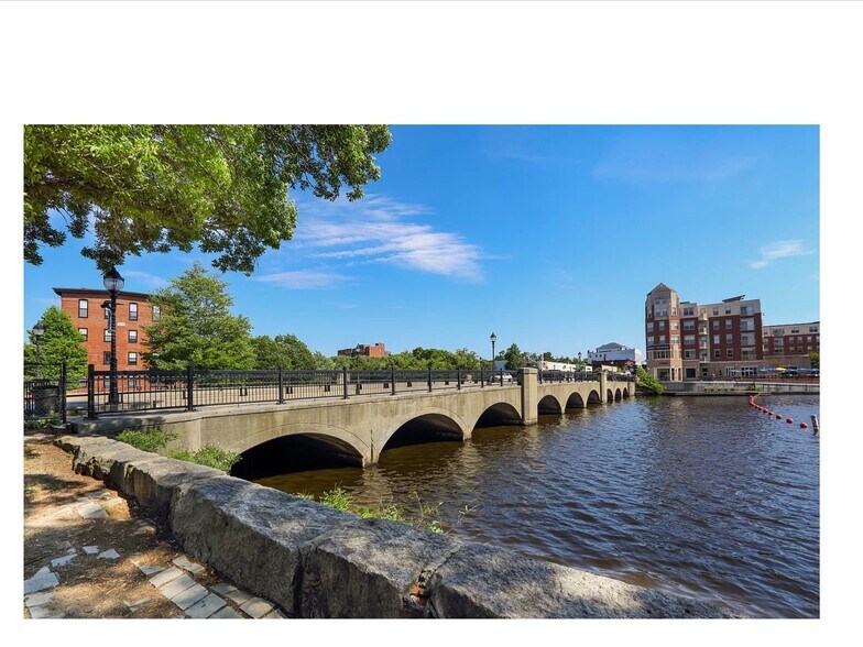 Building Photo - 16 Maple St