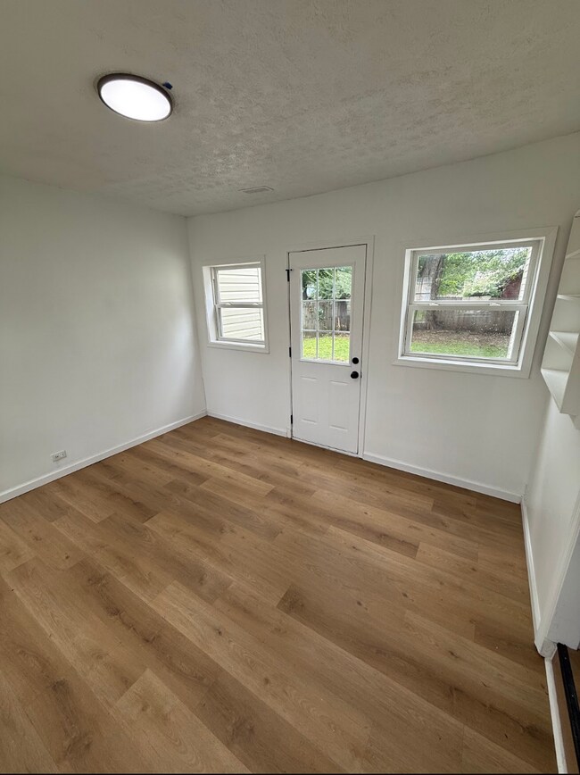 Building Photo - 608 Schuyler Dr