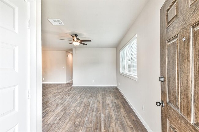 Building Photo - 9708 Grosbeak Ln