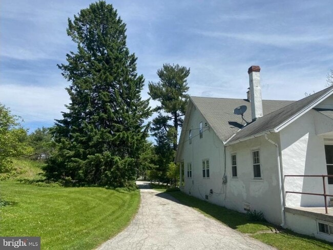 Building Photo - 794 Bear Hill Rd