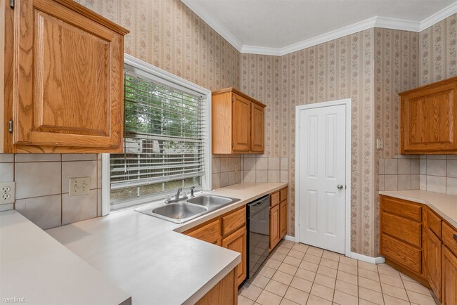 Building Photo - 3 br, 2 bath House - 1208 Bayou Woods Dr 1...